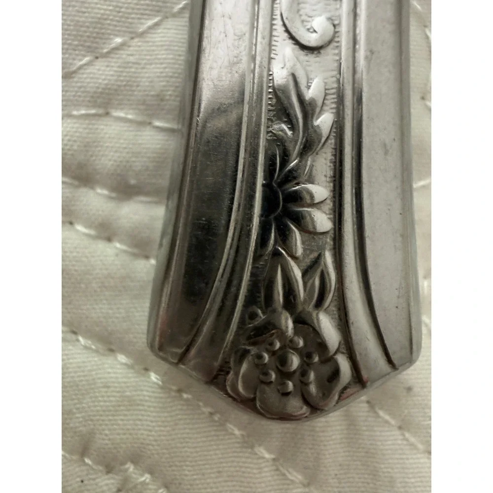 Silco Dinner Knives Set of 6 Silver Floral Scroll Stainless USA 9in Vintage